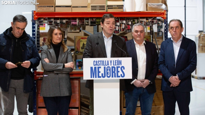 Buscando el voto bajo la lluvia