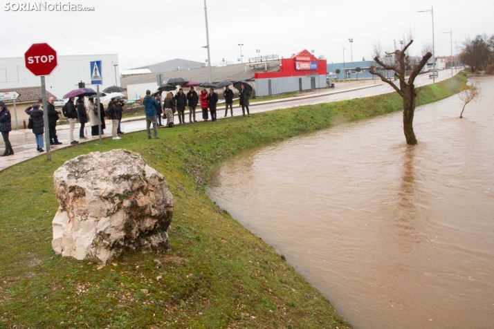 Buscando el voto bajo la lluvia