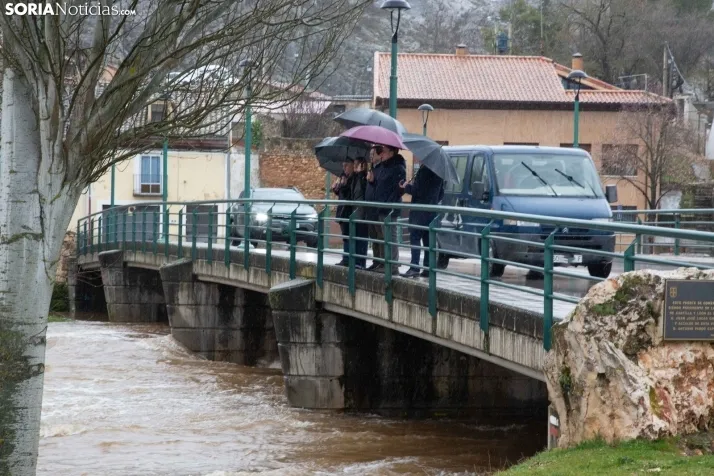 Buscando el voto bajo la lluvia