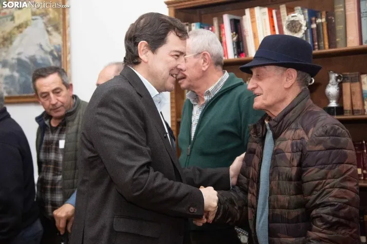 Buscando el voto bajo la lluvia