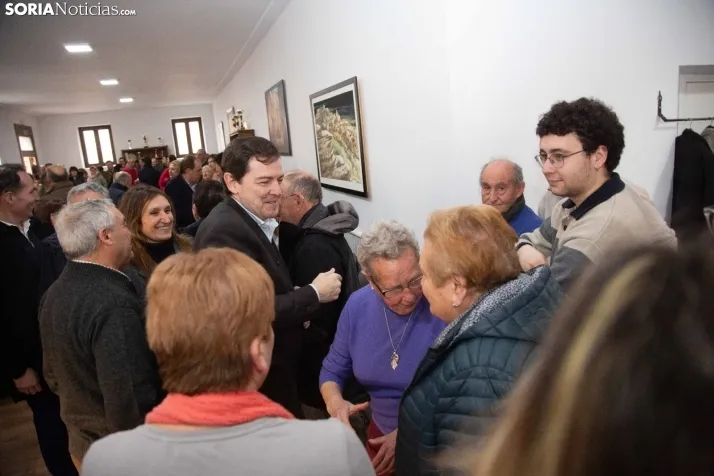 Buscando el voto bajo la lluvia