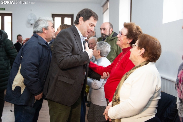 Buscando el voto bajo la lluvia