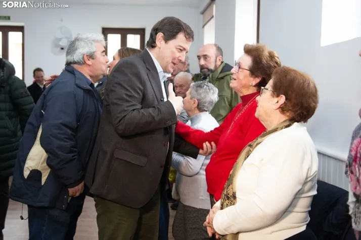 Buscando el voto bajo la lluvia