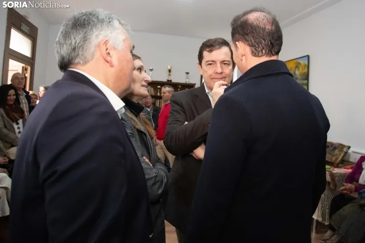 Buscando el voto bajo la lluvia