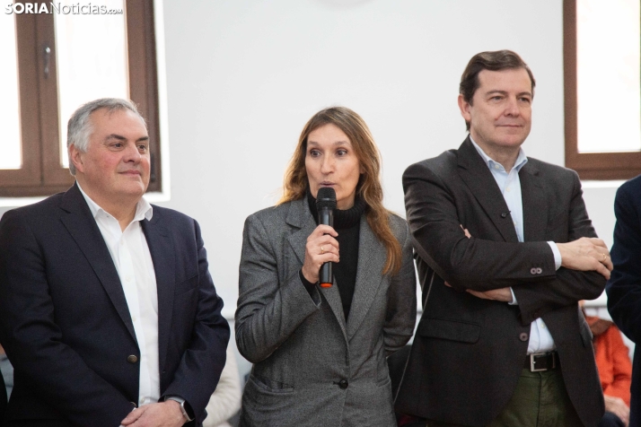 Buscando el voto bajo la lluvia