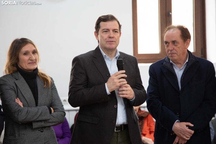 Buscando el voto bajo la lluvia