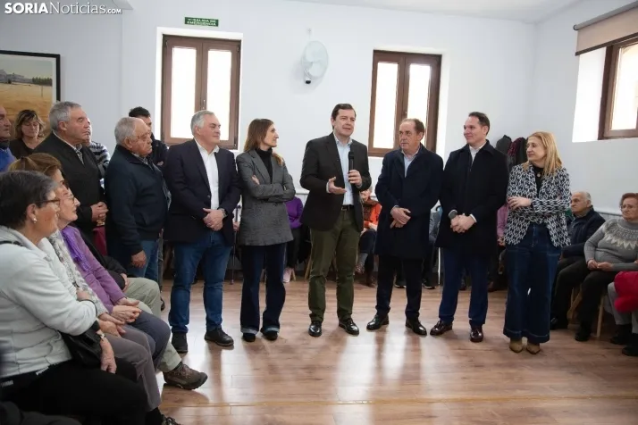 Buscando el voto bajo la lluvia