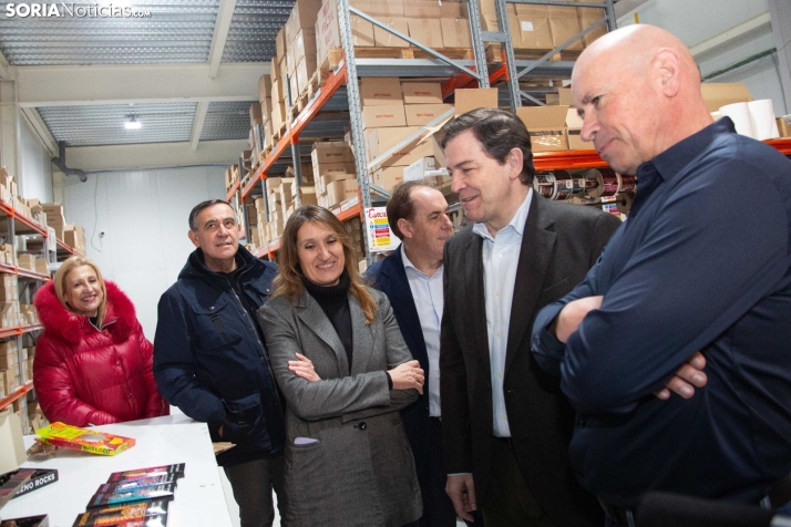 Buscando el voto bajo la lluvia