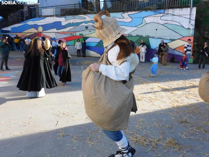 Fotos: Los zarrones vuelven a Borobia para celebrar uno de los carnavales m&aacute;s tradicionales de la provi