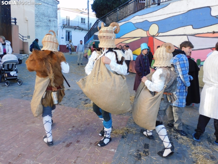 Fotos: Los zarrones vuelven a Borobia para celebrar uno de los carnavales m&aacute;s tradicionales de la provi