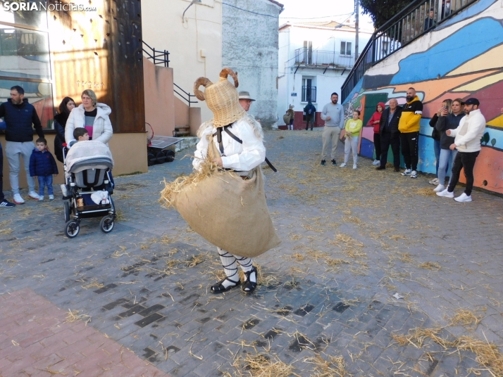 Fotos: Los zarrones vuelven a Borobia para celebrar uno de los carnavales m&aacute;s tradicionales de la provi