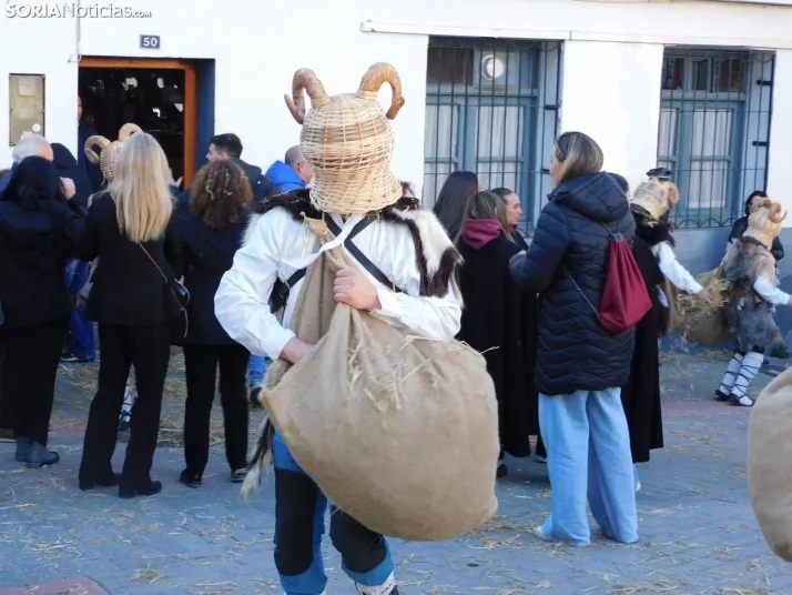 Fotos: Los zarrones vuelven a Borobia para celebrar uno de los carnavales m&aacute;s tradicionales de la provi