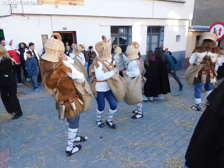 Fotos: Los zarrones vuelven a Borobia para celebrar uno de los carnavales m&aacute;s tradicionales de la provi