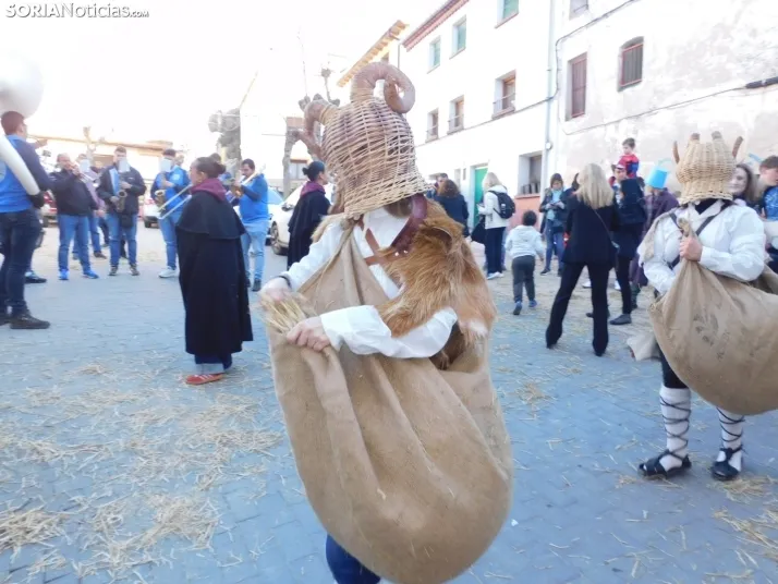 Fotos: Los zarrones vuelven a Borobia para celebrar uno de los carnavales m&aacute;s tradicionales de la provi