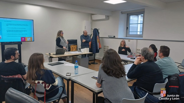 Formación inclusiva en el 1-1-2 Castilla y León para personas sordas