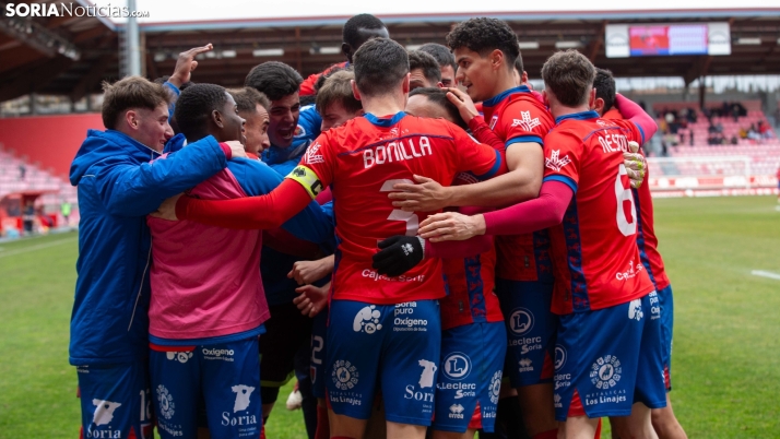 Fotos: El Numancia se reencuentra con la victoria y da una alegría a su afición en Los Pajaritos
