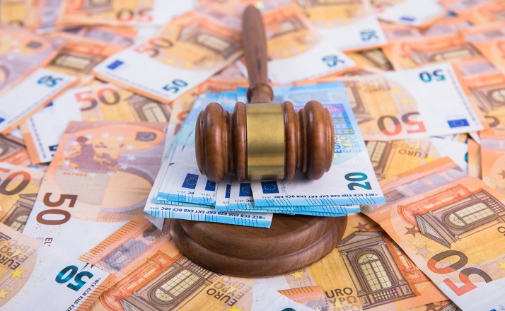 De un Passat por 800 euros a una retroexcavadora: así es la última subasta del Parque Provincial