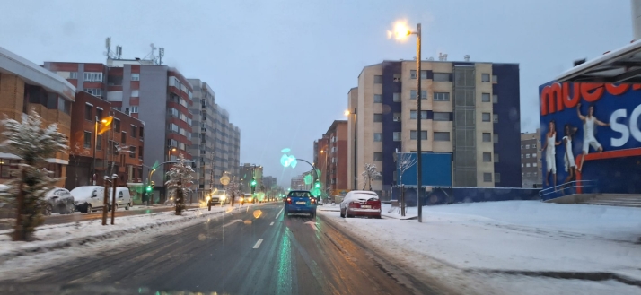 La nieve complica el tr&aacute;fico en Soria con retenciones en la A-15 y la N-122