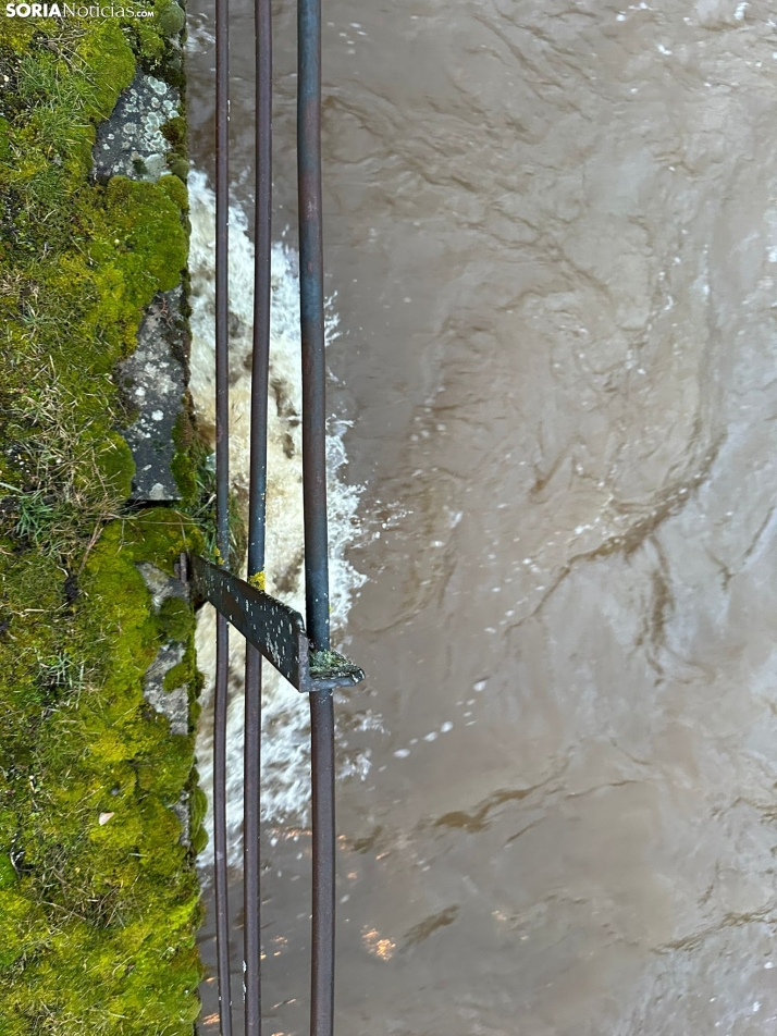 MINI GALER&Iacute;A | El agua se apodera del Ca&ntilde;&oacute;n del R&iacute;o Lobos e inunda Arganza