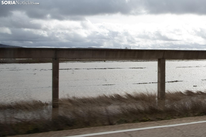 El agua obliga al cierre de la SO-P-4009 entre Langa y Soto de San Esteban