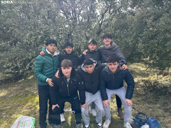 El fr&iacute;o desluce el Jueves Lardero en Los Royales con una escasa afluencia de j&oacute;venes