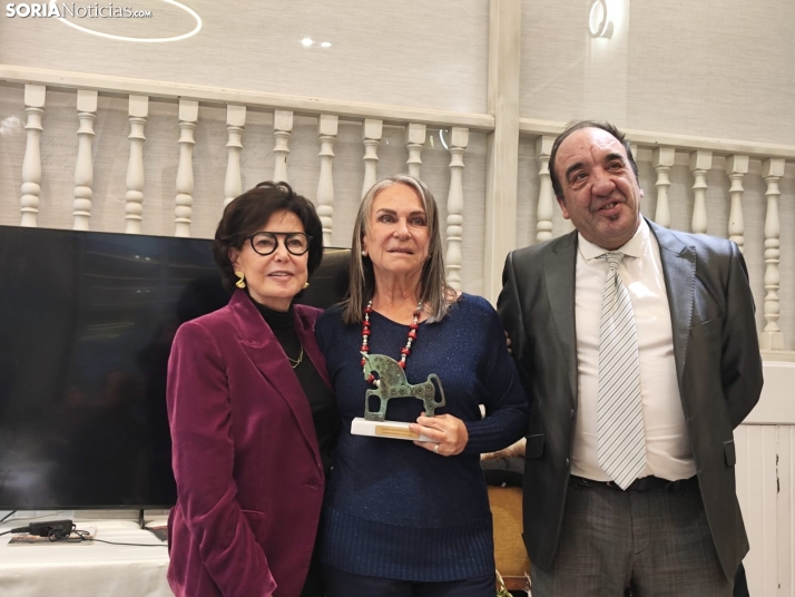 Carmen Hernández reivindica la verdad frente a las presiones al recibir el Premio Periodistas de Soria