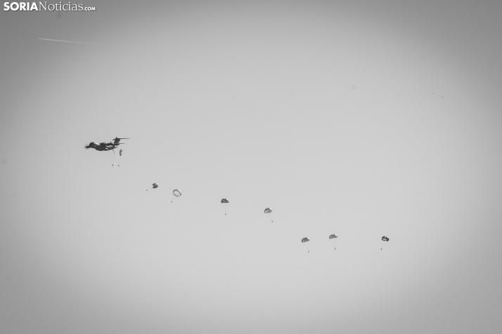 Paracaidistas en Soria./ Viksar Fotografía