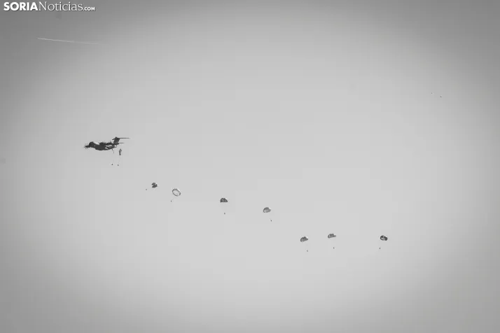 Paracaidistas en Soria./ Viksar Fotografía