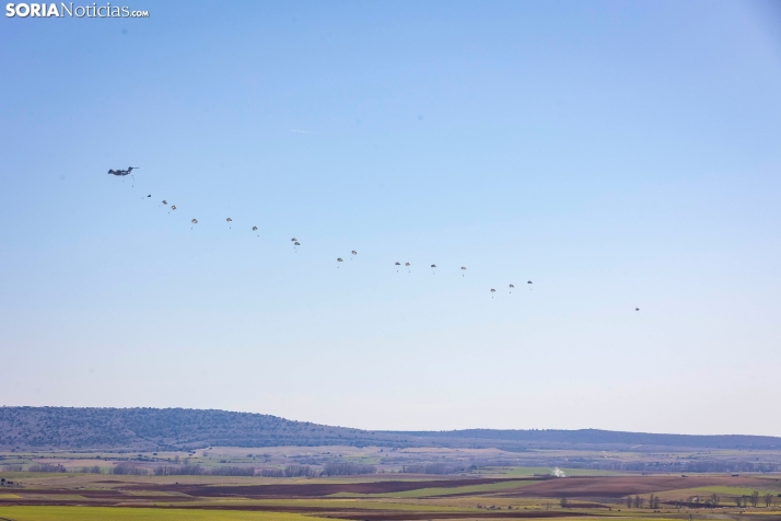Paracaidistas en Soria./ Viksar Fotografía