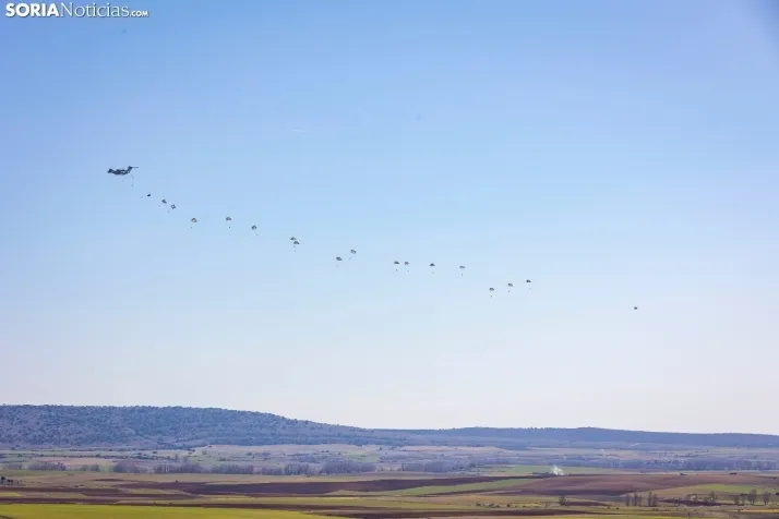 Paracaidistas en Soria./ Viksar Fotografía