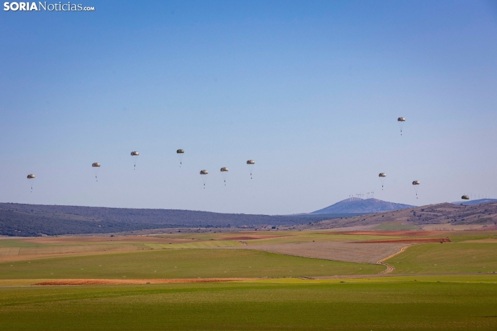 Paracaidistas en Soria./ Viksar Fotografía