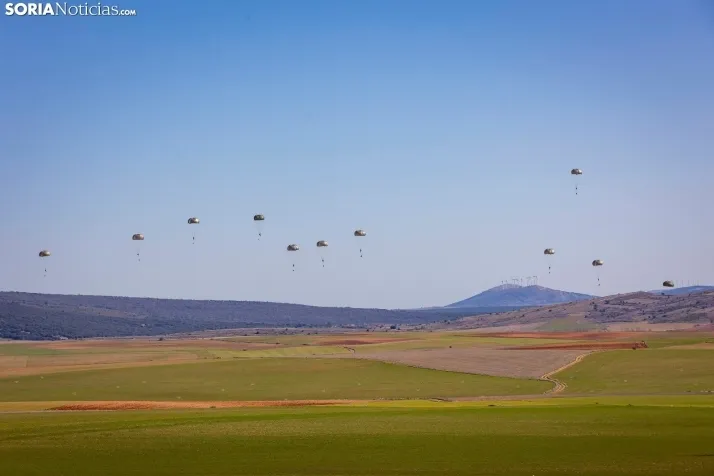 Paracaidistas en Soria./ Viksar Fotografía