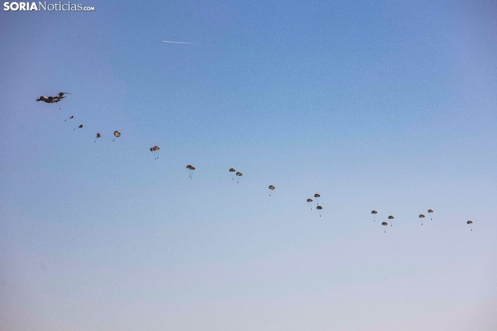 Paracaidistas en Soria./ Viksar Fotografía