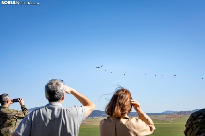 Paracaidistas en Soria./ Viksar Fotografía
