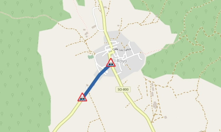 Una gran balsa de agua continúa complicando el tráfico en SO-820 a la altura de El Royo