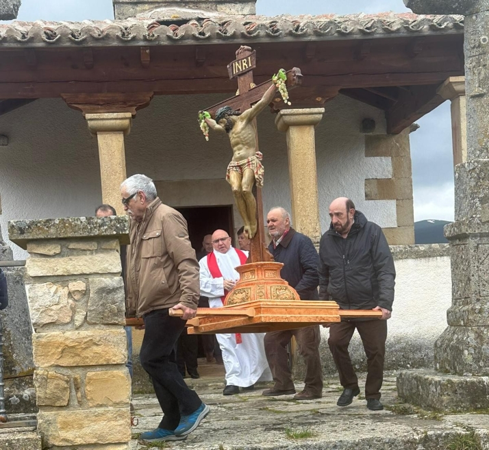Sotillo del Rinc&oacute;n desaf&iacute;a la lluvia y el viento para honrar al Santo Cristo del Humilladero
