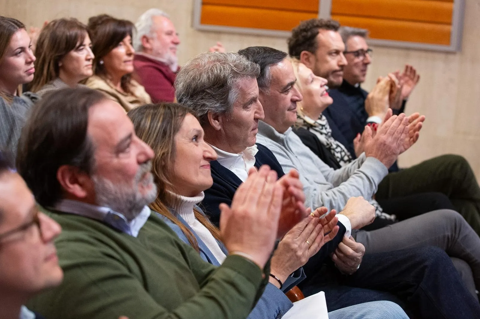 Distintas imágenes del mitin del PP, con Feijóo como protagonista, este martes, en El Burgo de Osma.