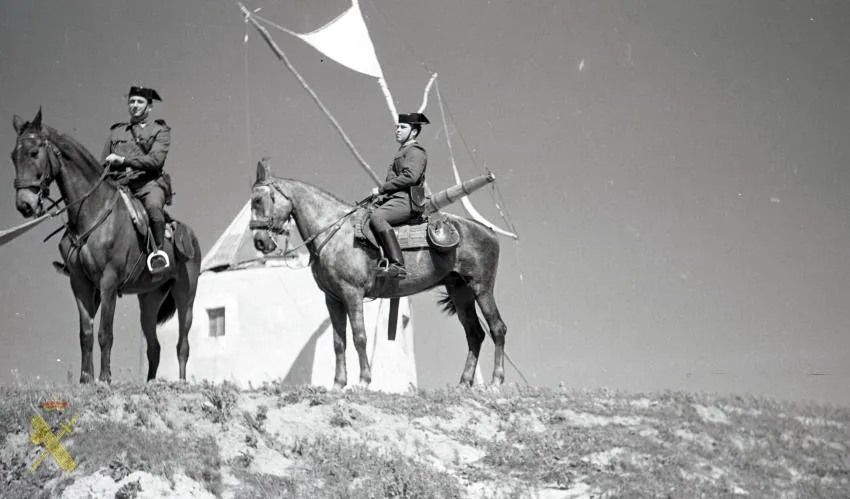 Algunas de las antiguas fotografías recientemente añadidas al Archivo del Centro de la Fotografía Histórica de la Guardia Civil