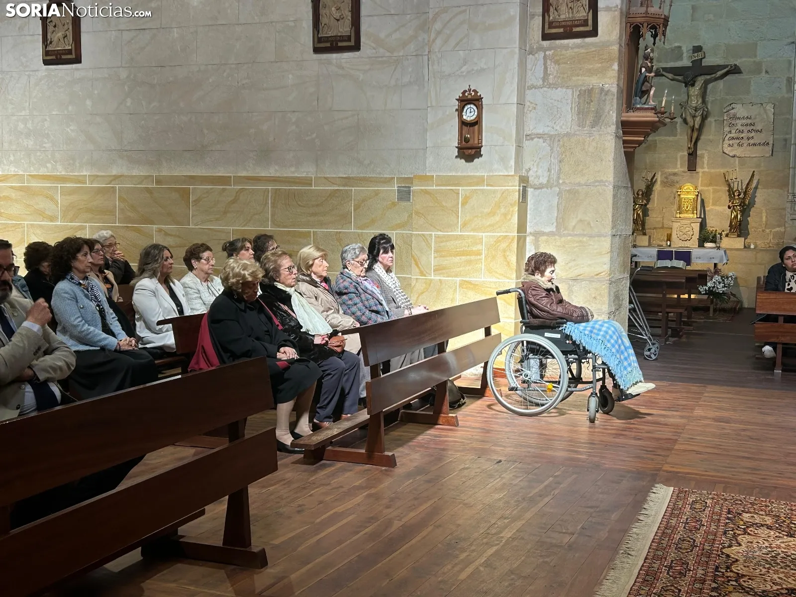 Foto 7 - 50 a&ntilde;os vistiendo a la Virgen: &ldquo;La sientes y puedes hablar de t&uacute; a t&uacute; con ella&rdquo;