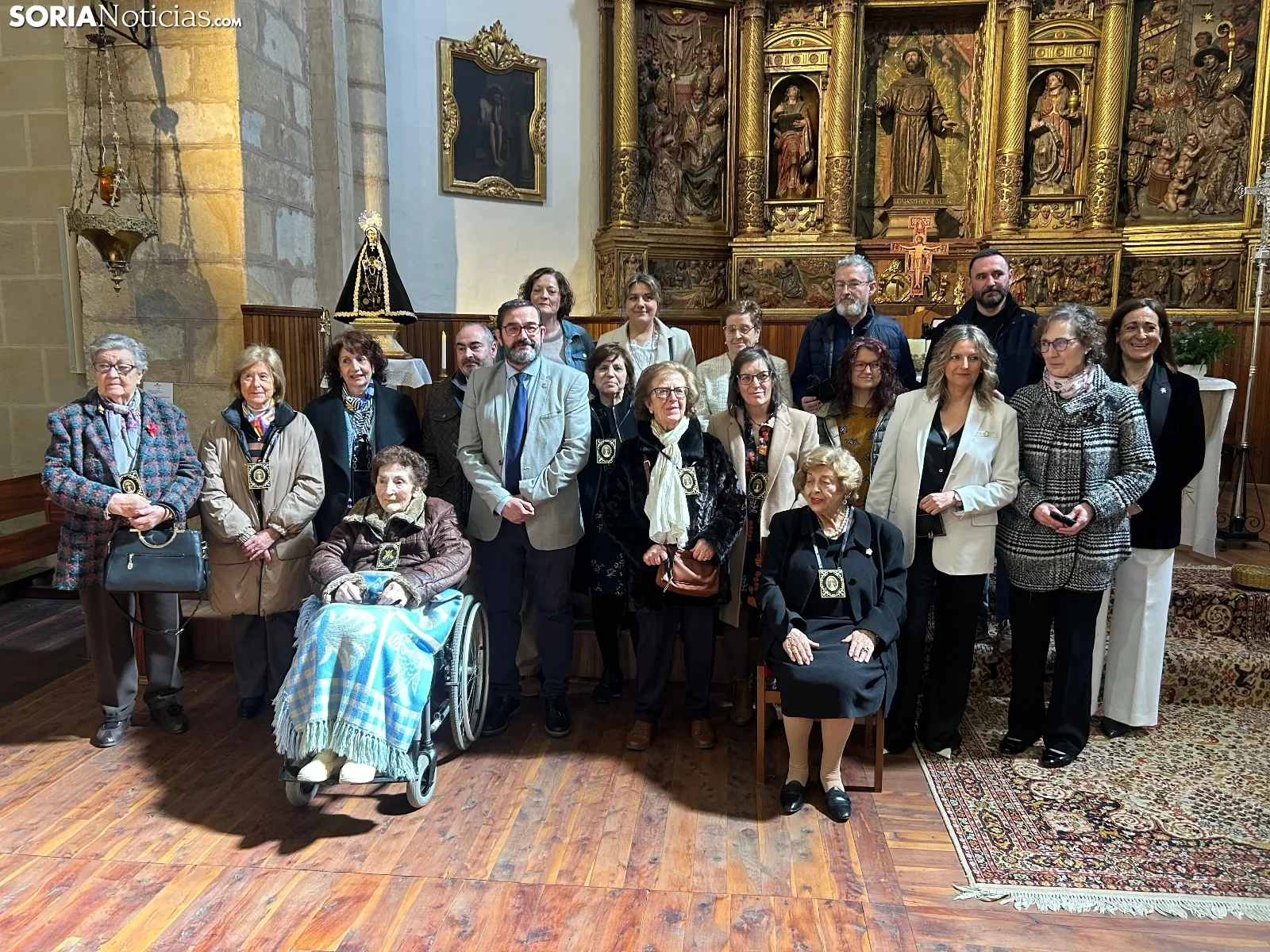 Foto 2 - 50 a&ntilde;os vistiendo a la Virgen: &ldquo;La sientes y puedes hablar de t&uacute; a t&uacute; con ella&rdquo;