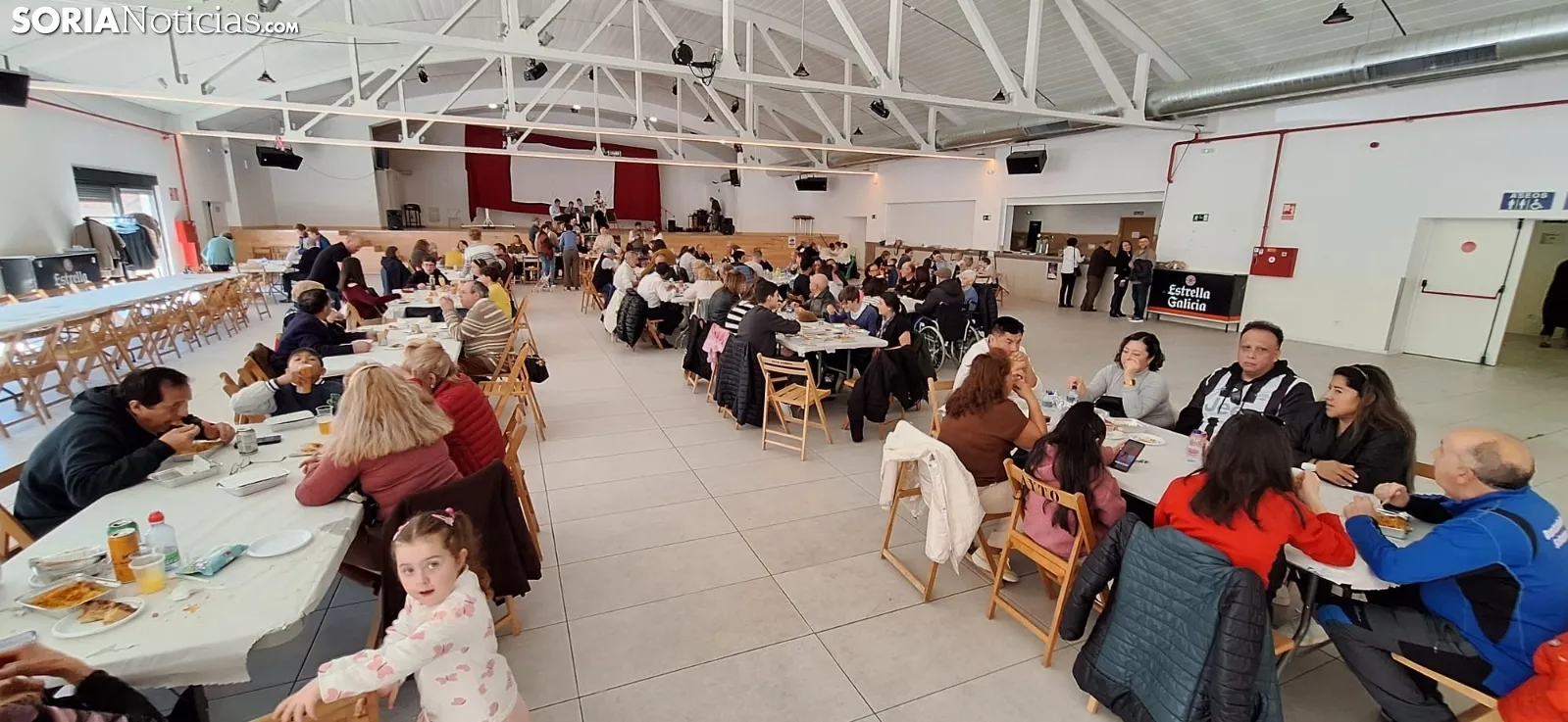 Foto 8 - La parroquia de &Aacute;greda vuelve a ayudar a los m&aacute;s desfavorecidos: 600 raciones de paella y migas