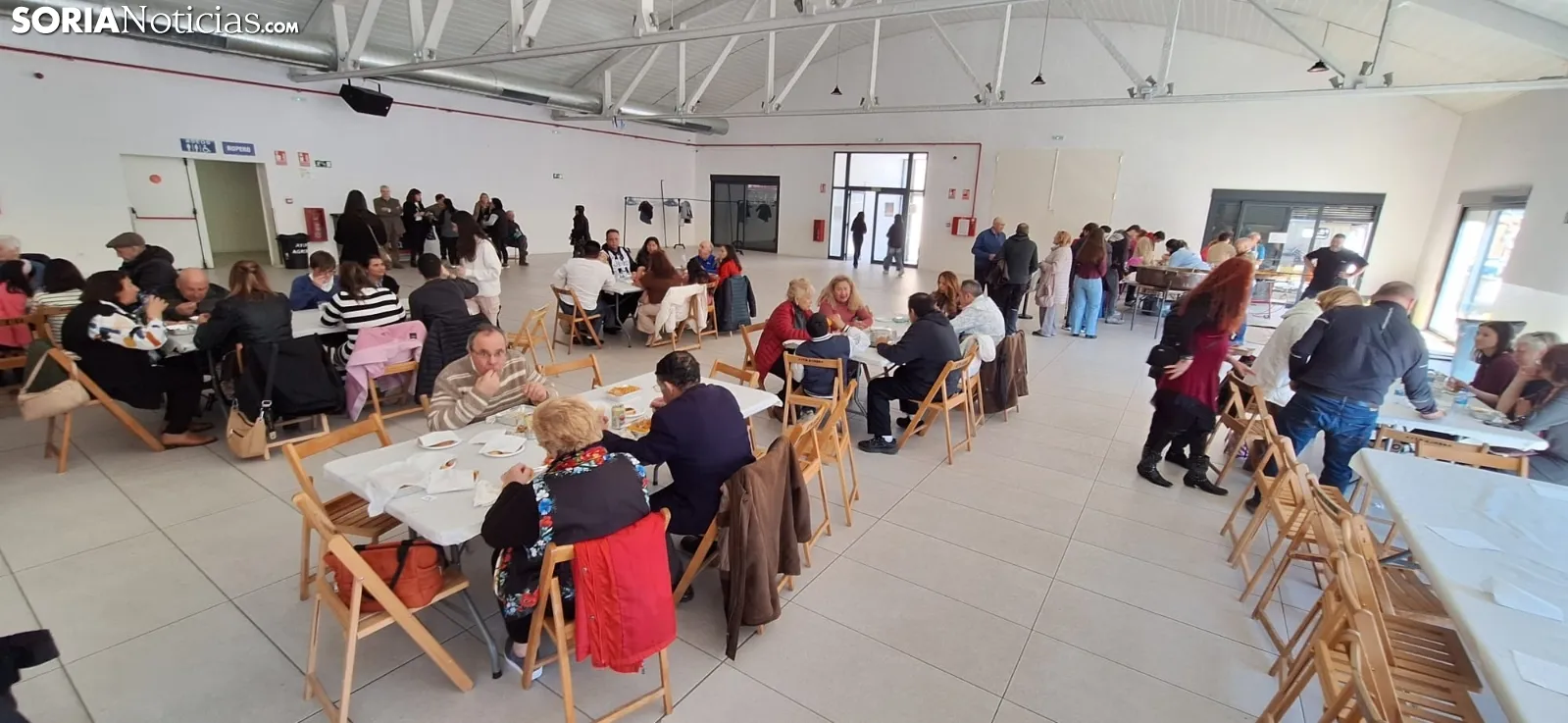 Foto 7 - La parroquia de &Aacute;greda vuelve a ayudar a los m&aacute;s desfavorecidos: 600 raciones de paella y migas