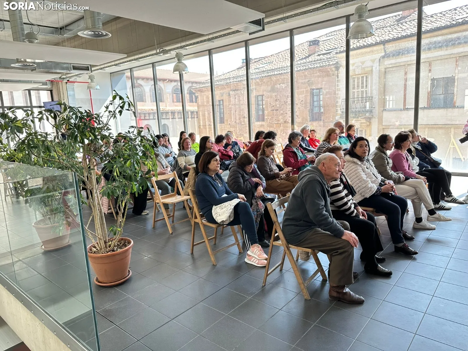 Foto 2 - &iquest;El secreto para hacer una buena torrija? Profesores y alumnos de La Merced lo explican en el Mercado