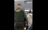 La Guardia Civil con la presunta autora, tras ser detenida. /GC