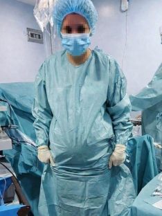 Algunas de las imágenes que muestran 'escenas de casa', pero en el hospital. Han sido cedidas y mnodificadas por algun@s de los medic@os que prestan su voz a este reportaje. 