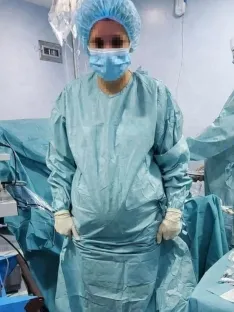Algunas de las imágenes que muestran 'escenas de casa', pero en el hospital. Han sido cedidas y mnodificadas por algun@s de los medic@os que prestan su voz a este reportaje. 