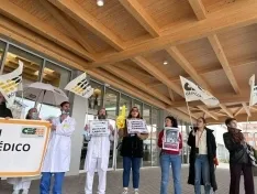 Foto 5 - La huelga m&eacute;dica cierra la semana con m&aacute;s de 3.200 consultas canceladas y sin acuerdo