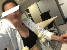 Algunas de las imágenes que muestran 'escenas de casa', pero en el hospital. Han sido cedidas y mnodificadas por algun@s de los medic@os que prestan su voz a este reportaje. 