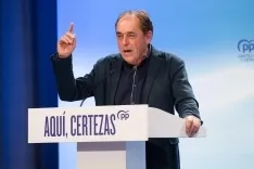 Distintas imágenes del mitin del PP, con Feijóo como protagonista, este martes, en El Burgo de Osma.