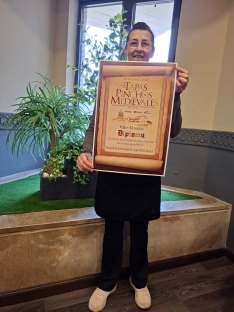 Foto 3 - La tapa '&iexcl;Qu&eacute; porras!' corona al restaurante Las Piscinas en el certamen de Almaz&aacute;n